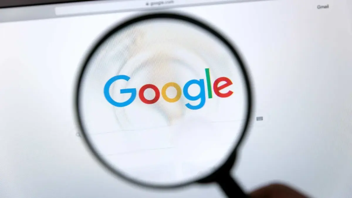 Google робить рекламу у пошуку менш дратівливою: тепер її можна ховати одним кліком